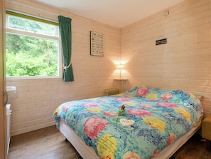 House | 3 bedrooms, individually furnished, iron/ironing board, bed sheets