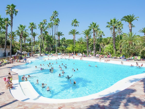 Pool - Well-kept Mobilehome With Combi-microwave, Beach at 5 km (Frejus)