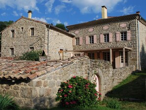 Exterior - Vintage Holiday Home in Saint-étienne-de-serre With Pool (Saint-Etienne-de-Serre)