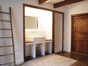 Bathroom - Vintage Holiday Home in Saint-étienne-de-serre With Pool (Saint-Etienne-de-Serre)