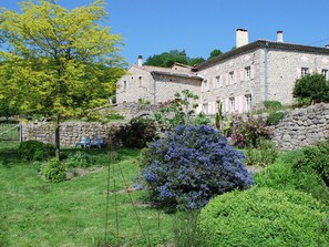 Exterior - Vintage Holiday Home in Saint-étienne-de-serre With Pool (Saint-Etienne-de-Serre)