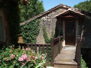 Exterior - Spacious Dordogne Cottage (Gavaudun)