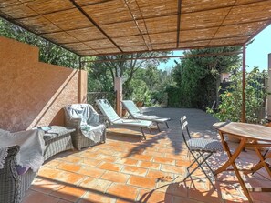 Balcony - Cozy Holiday Home in Grimaud With Beach Near (Grimaud)
