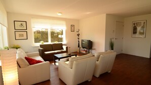 Villa | Living room - Enticing Villa in Zeewolde With Swimming Pool (Zeewolde)