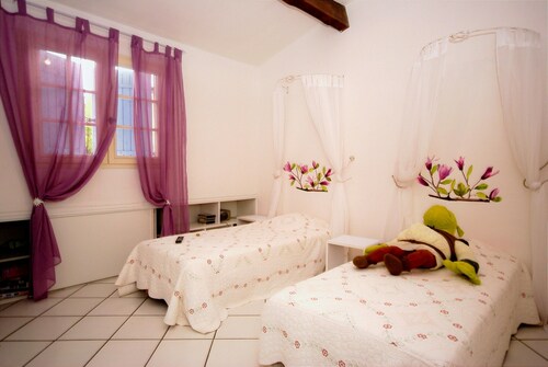 Holiday Home in Le Thor With Private Pool