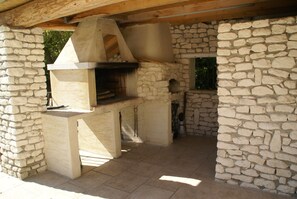 House | Terrace/patio - Holiday Home in Le Thor With Private Pool (Le Thor)