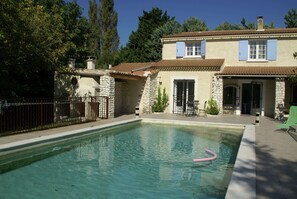 House | Pool | Indoor pool, outdoor pool - Holiday Home in Le Thor With Private Pool (Le Thor)