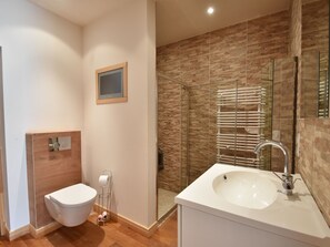 Bathroom - Lovely Detached House With an Enclosed Private Garden Just 25 km From Le Havre (La Remuee)
