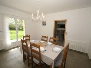 Dining - Lovely Detached House With an Enclosed Private Garden Just 25 km From Le Havre (La Remuee)