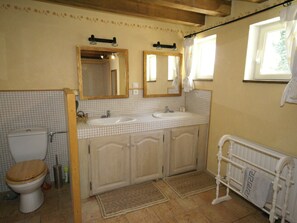 House | Bathroom | Bathtub - Tastefully Decorated House in Quiet Surroundings of Manzac-sur-vern (Manzac-sur-Vern)