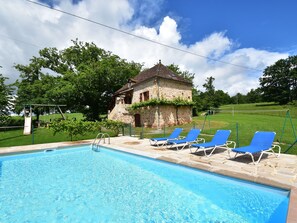 Exterior - Lovely Holiday Home in Stunning Location, Private Pool and 6 Mountain Bikes (Rueyres)