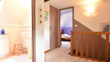 House | 3 bedrooms, individually furnished