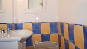 Bathroom - Modern Villa With Private Pool Located in the Southern Hills of the Ardeche (Payzac)