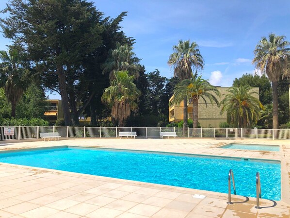 Apartment | Pool - Modern Apartment in Juan-les-pins With Large Pool (Antibes)