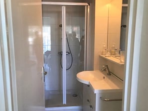Apartment | Bathroom - Modern Apartment in Juan-les-pins With Large Pool (Antibes)
