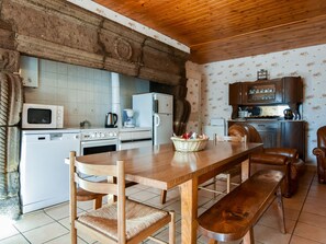 Dining - Cozy Holiday Home in Auzers With Fenced Garden (Auzers)