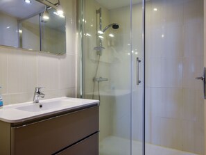 Bathroom - Cozy Holiday Home in Auzers With Fenced Garden (Auzers)