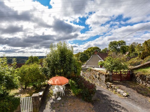 Cozy Holiday Home in Auzers With Fenced Garden