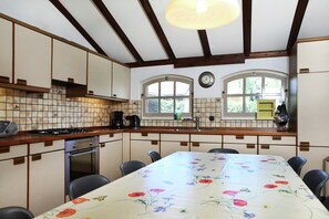 Hus | Privat køkken | Køleskab, højstol