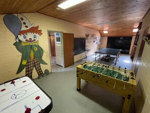 House | Game room - Family Farmhouse With Go-karts (Uden)
