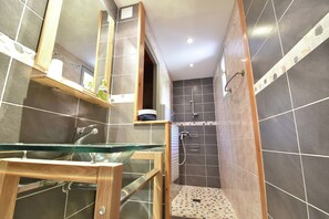 House | Bathroom - Holiday Home in Felines-minervois With Pool (Felines-Minervois)