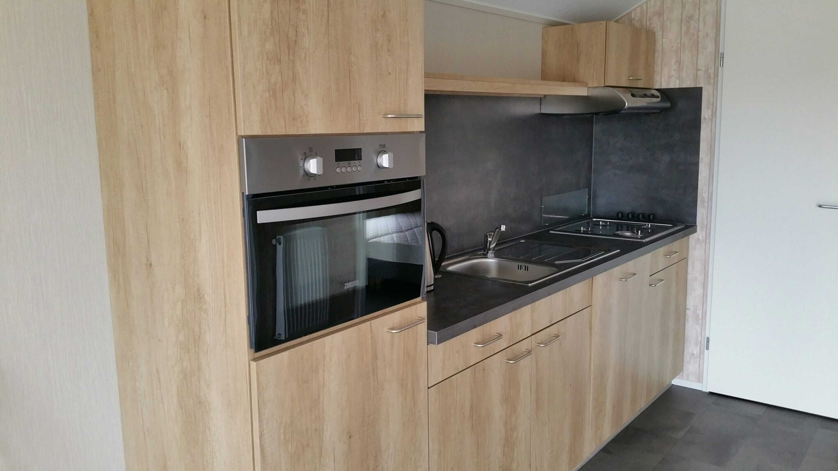 Chalet | Privékeuken | Een magnetron, een vaatwasser, een koffiezetapparaat/waterkoker