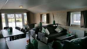 Dining - Pondside Stay w/ Kitchen (Bant)