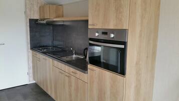 Chalet | Private kitchen | Microwave, dishwasher, coffee/tea maker