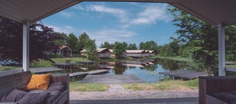 Pondside Stay w/ Kitchen