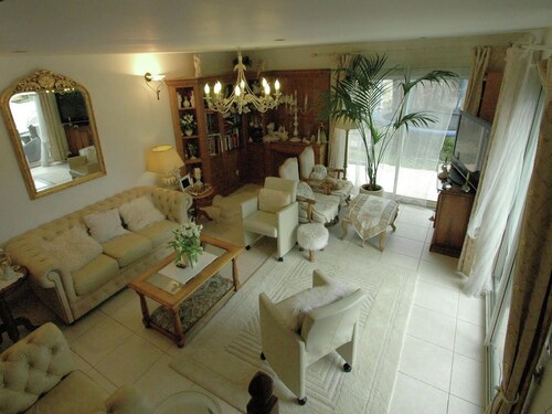 Holiday House With Swimming Pool Near the Beautiful City of Aix-en-provence