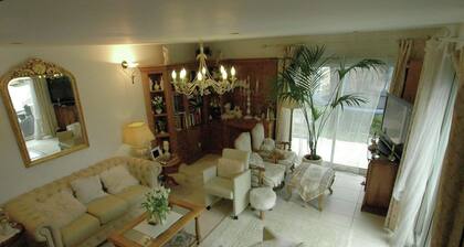 Holiday House With Swimming Pool Near the Beautiful City of Aix-en-provence