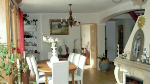 Unclassified image, 4 of 18, button - Holiday House With Swimming Pool Near the Beautiful City of Aix-en-provence (Gemenos)