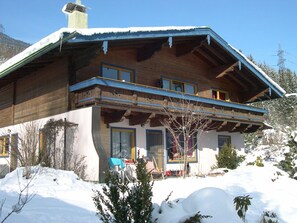 Exterior - Scenic Apartment in Neukirchen am Großvenediger near Ski Area (Neukirchen am Grossvenediger)