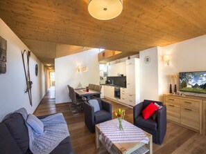 Apartment | Living room - Apartment in Neukirchen Near Ski Lift (Neukirchen am Grossvenediger)