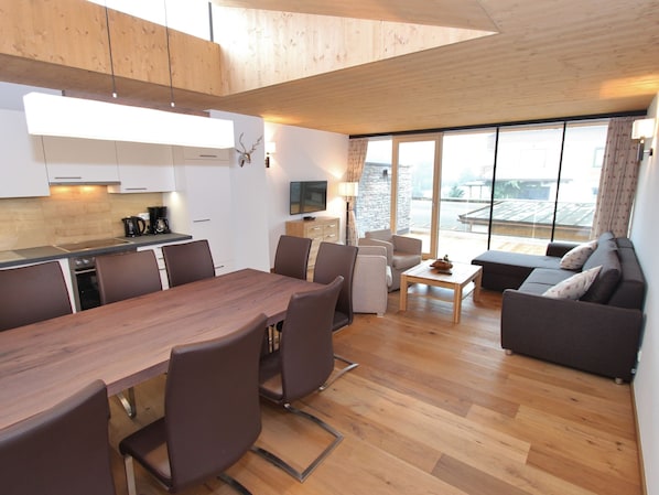 Apartment | Dining