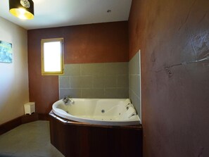 Vila | Kamar mandi | Shower dan handuk