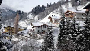 Exterior - Charming Apartment in Saalbach-hinterglemm Near Ski Lift (Saalbach-Hinterglemm)
