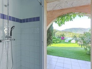 Villa | Bathroom - Spacious Villa in Plan de la Tour With Swimming Pool (Plan-de-la-Tour)
