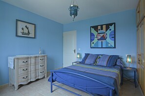 Room - Tranquil Villa With Pool View (Saint-Laurent-de-Carnols)