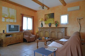Villa | Living room - Tranquil Villa With Pool View (Saint-Laurent-de-Carnols)