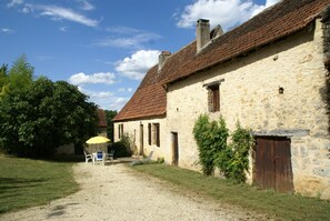 Exterior - Scenic Home in Berbiguieres (Allas-les-Mines)