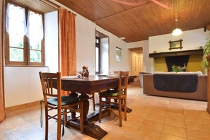 Dining - Scenic Home in Berbiguieres (Allas-les-Mines)