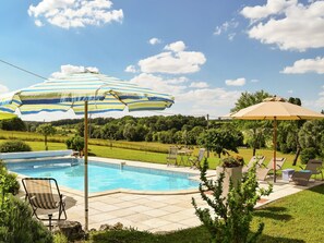 Outdoor pool - Traditional Farmhouse With Pool in the Middle of the French Countryside (Saint-Eutrope-de-Born)