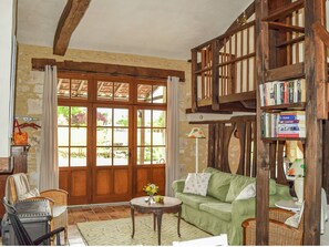 DVD player - Traditional Farmhouse With Pool in the Middle of the French Countryside (Saint-Eutrope-de-Born)