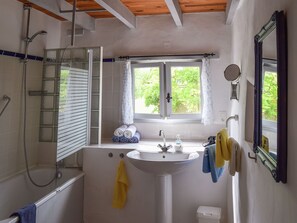 Cottage | Bathroom | Bathtub, towels - Traditional Farmhouse With Pool in the Middle of the French Countryside (Saint-Eutrope-de-Born)