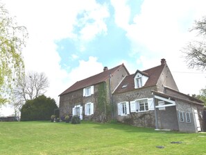 Exterior - Charming Holiday Home in Saint-franchy Near Forest (Saint-Franchy)