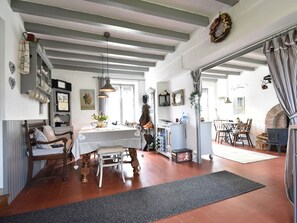 Dining - Charming Holiday Home in Saint-franchy Near Forest (Saint-Franchy)