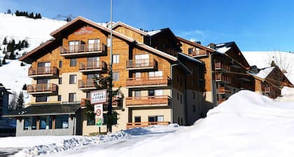Alpine Stay With Balcony