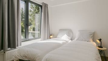 Chalet | 2 bedrooms, individually furnished, internet, bed sheets