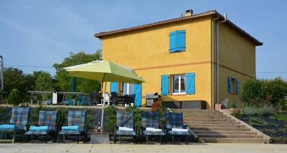 House in Piquecos With Private Pool & Garden